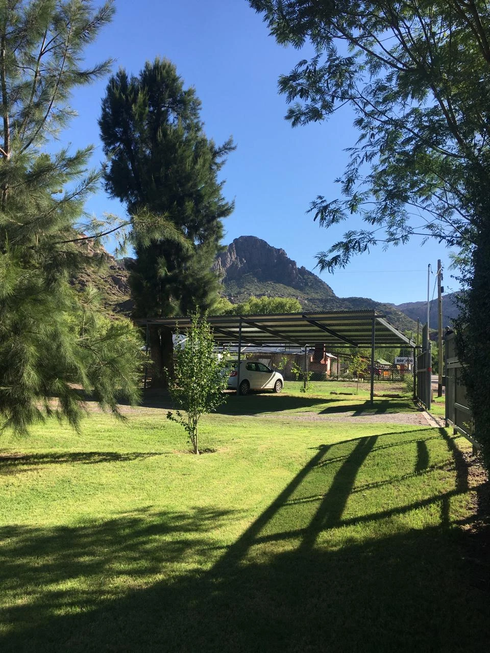 Parque y cocheras techadas